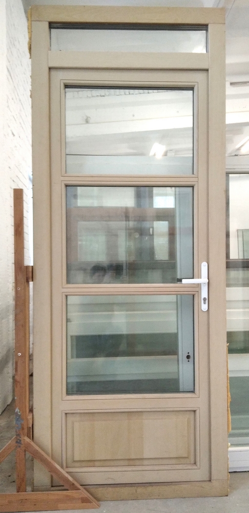 Двухцветное деревянное окно со стеклопакетом за 20200 рублей